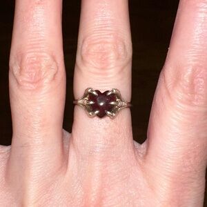 Verameat Sterling Garnet Heart Ring